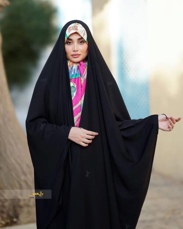 چادر نگین‌دار طرح لویی ویتون