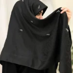 روسری مشکی مجلسی ژاکارد نگین اتریشی طرح فندی نقره‌ای کد 2003