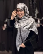 روسری نگین خطی کرپ ابریشم نقره‌ای
